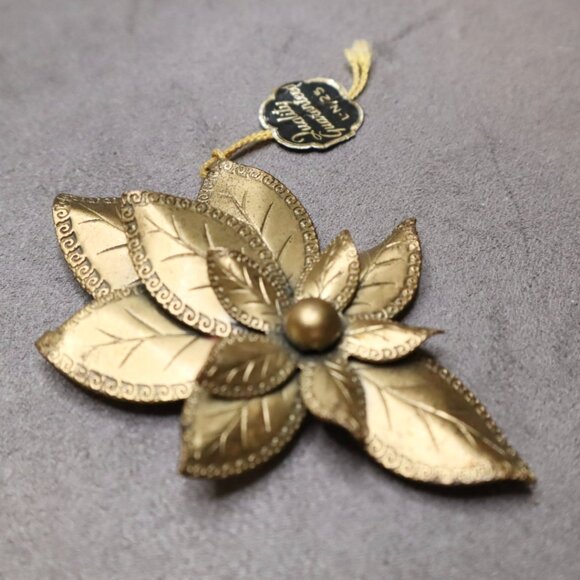 Art Deco Brass Fur Clips: Little Nemo Leaf Design, 1920s-30s - Picture 7 of 13